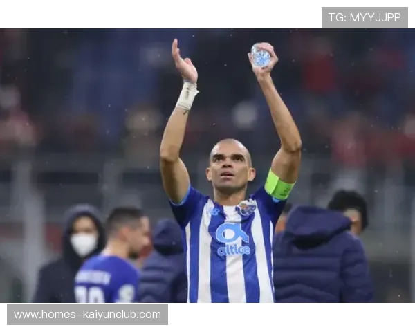 波尔图佩佩压上连线创造机会前锋门前补射入网：战术诗与商业机遇