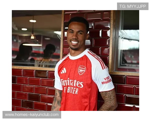 阿森纳加布里埃尔补射中路完成绝妙补防，展现防线铁血本色